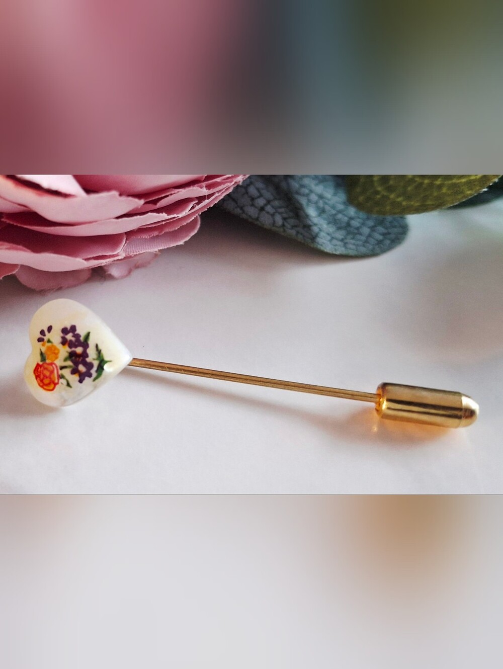 Vintage 80s 💐🤍✨️White Jade Floral Heart Brooch Pin